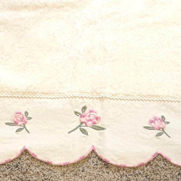 Orris & Orris 100% Cotton Bath Towel Embroidered Floral Cottagecore Grandmacore - Picture 5 of 8